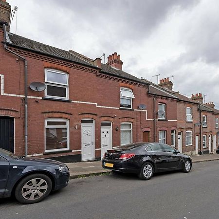 Cambridge House - Modern 2 Bedroom House, Close To Luton Airport & Town Centre Eksteriør billede